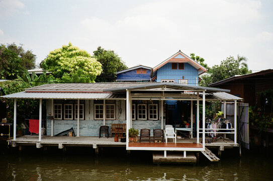 Wooden dwelling, canal side, Thonburi, Bangkok