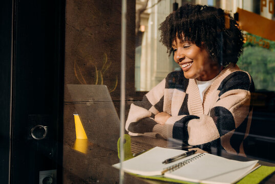 A woman using a laptop in a cafe