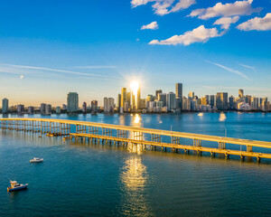Fototapeta premium Sunkissed Miami Skyline
