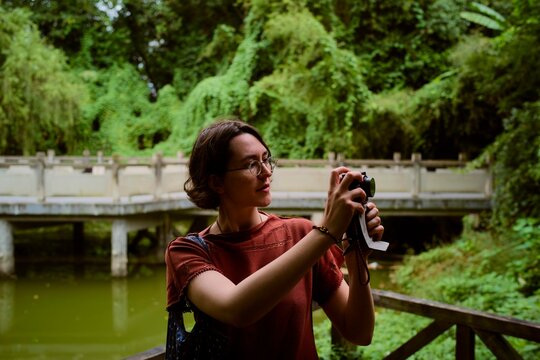 Exploring Chengdu With a Camera in Hand