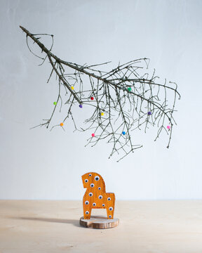 horse figurine with many eyes