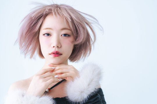 コスメ、化粧品、美容、ヘアケア、おしゃれ、ファッション、美白、美顔、ビューティー、ギャル、白ギャル、マツエク、つけま、つけまつげ、カラコン、カラーコンタクトレンズ、アイメイク、チーク、小顔、サロンモデル、カットモデル、美容院、ヘアメイク、ヘアアレンジ、ヘアスタイル、金髪、ピンク、ハイトーン、ショート、ショートヘア、ヘアカラー、ボブ、シャギー、ホワイトベージュ、エアリー、