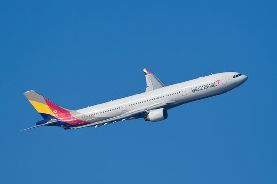 Asiana Airlines Airbus A330-300 (HL7793) passenger plane taking off from Haneda Airport.