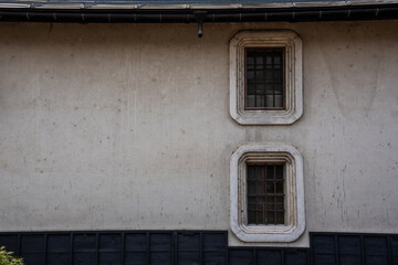 日本建築　古びた白壁土蔵の家 © Hiro074