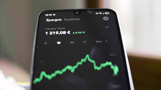 Trading, Bitcoin, crypto, monnaie, t&eacute;l&eacute;phone, smartphone, ordinateur portable, portable, forex, actions, contras &agrave; termes, indices obligation, &eacute;conomie, contr&ocirc;ler, technologie, tv, recul&eacute;, main, diver