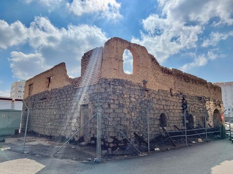 Historic House of Syeda Fatima bint al-Husayn in Madinah, Saudi Arabia, a protected 1,400-year-old site near the Prophet&rsquo;s Mosque with deep spiritual significance.