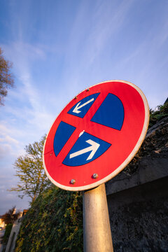 Verkehrsschild kennzeichnet Halteverbot