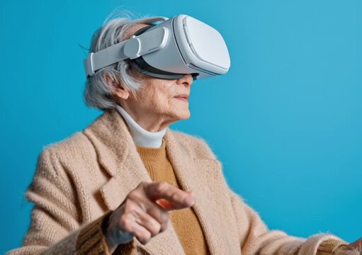 Personnes &acirc;g&eacute;es exp&eacute;rimentant la r&eacute;alit&eacute; virtuelle pour la recherche scientifique futuriste