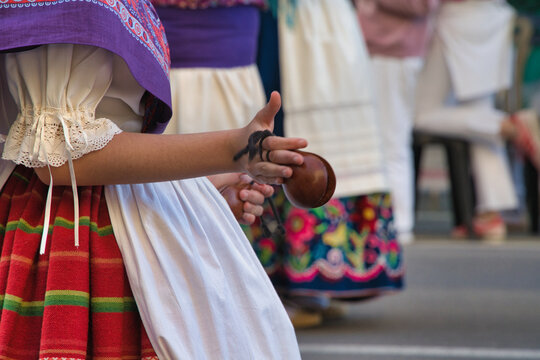 Lines of women playing castanets in the street, in the popular parade of the orchard in Murcia