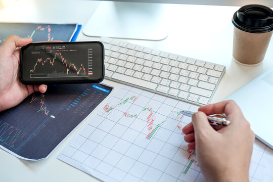 Investment Entrepreneur Trading discussing and analysis graph stock market trading