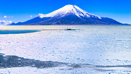 オホーツク海の流氷と富士山合成 © san724
