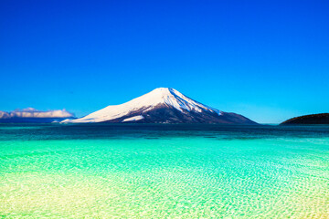 沖縄の美しいサンゴ礁の海と富士山合成 © san724