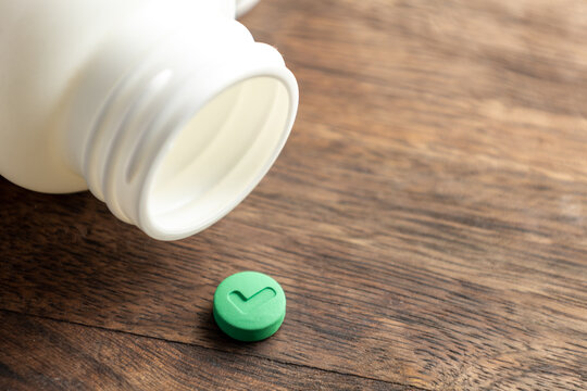 Good pill. Green pill with white bottle