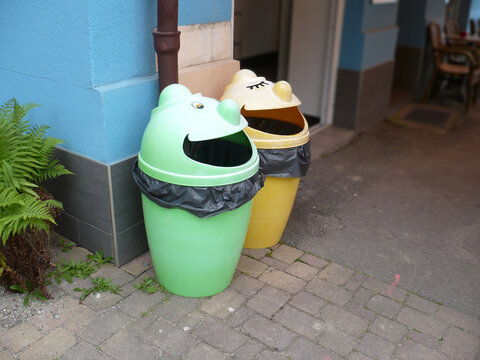 Novelty Animal Trash Bins