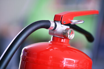 Brandschutz, Feuerlöscher in einer Wohnung
