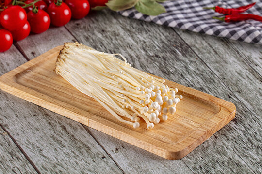 Raw organic fresh enoki mushrooms
