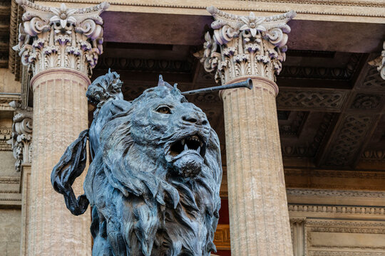 Massimo Theatre, Bronze lions with allegories of Tragedy and Lyric poetry, Palermo, Sicily, Italy, Europe