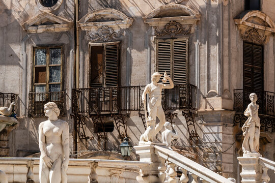 Fountain of Shame, Fontana Pretoria, Piazza Pretoria, Palermo, Sicily, Italy, Europe