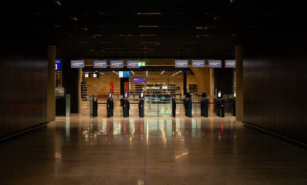 Airport Frankfurt am Main, Germany, April 11, 2026. - Closed security check, departure area, passport control checkpoint, Terminal 3. Security area for entering the transit zone at Frankfurt Airport.