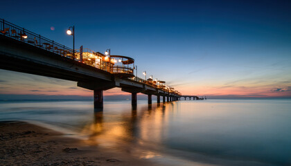 Obraz premium Miedzyzdroje Pier After Sunset on the Baltic Sea Coast