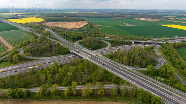Luftaufnahme vom Autobahnkreuz Bliesheim in der Voreifel