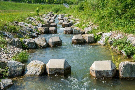  Im Bau befindliche Fischtreppe f&uuml;r Laichwanderung am Lech