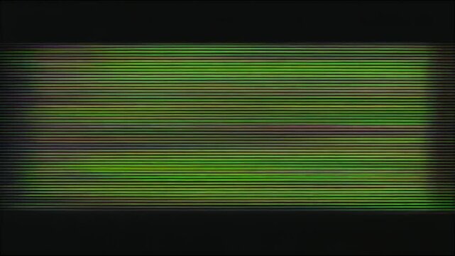 アナログノイズと走査線が揺らぐ暗色ビンテージテレビ背景