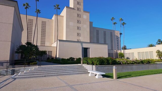 The Los Angeles California Temple Church stands prominently under clear skies on a bright sunny day