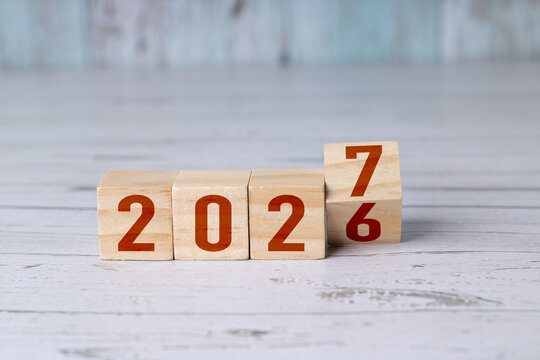 Transition from 2026 to 2027 wooden cubes with esis