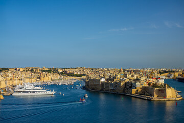 Fototapeta premium Panoramic view of the Valletta city and Grand Harbour with traditional limestone buildings in Malta
