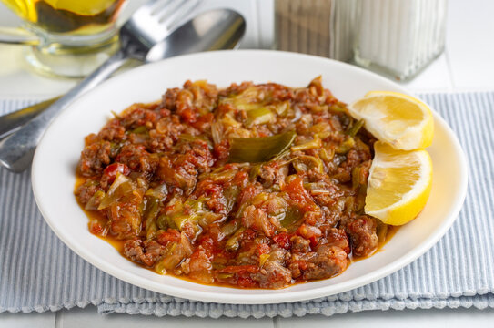 Minced meat and leek dish. Turkish name; kiymali pirasa