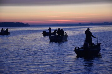 Salmon fishing on Muskegon Lake  © Verbbaitum