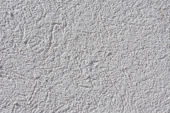 Gros plan sur un enduit gratt&eacute; de maison, format horizontal