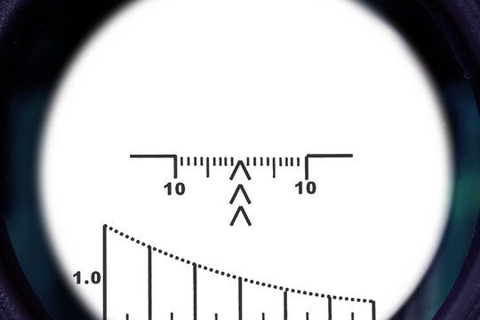 Detailed optical scope with markings and ticks suitable for military interfaces