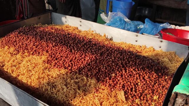 Fresh roasted peanuts with rich aroma and crispy texture, full of natural flavor. Packed with protein, healthy fats and essential nutrients, perfect crunchy snack for energy, diet and everyday health