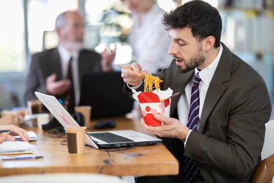 Office staff are indignant because of unpleasant smell of food and resent for eating male colleague. Food exudes peculiar smell, repulsive smell of food filled office