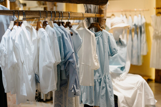 clothes store	in shopping mall