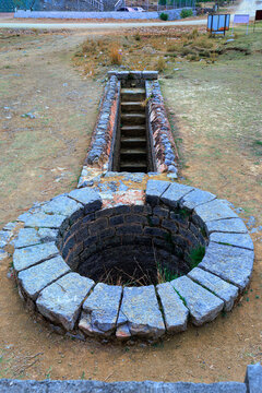 Losar Baoli (also known as the Kenthla Baoli), Built during the reign of Sher Shah Suri (1540&ndash;1545 AD),