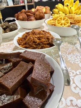 kokis, dodol, oil cake  