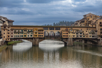 Fototapeta premium Famous beautiful old Ponte Vecchio bridge landmark in Florence, Italy