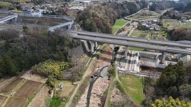 新東名高速道路と秦野の町 - 神奈川県秦野市,日本