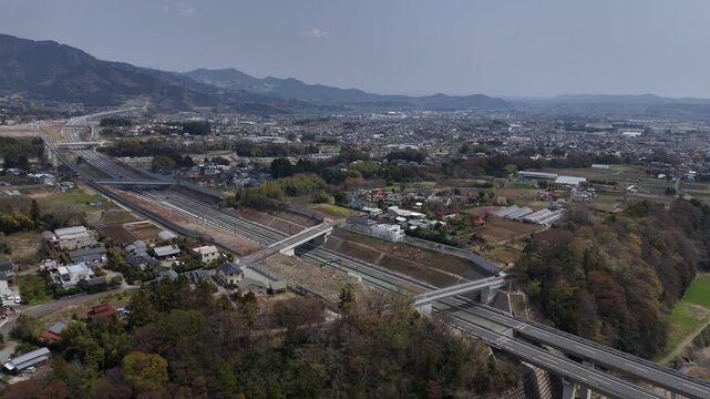 新東名高速道路と秦野の町 - 神奈川県秦野市,日本