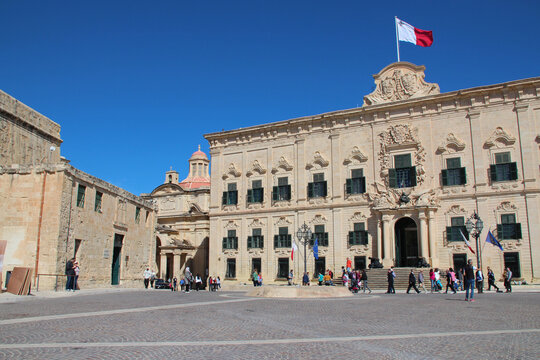 baroque (?) hall (castille palace) in valletta in malta 