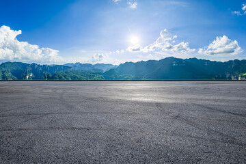 Naklejka premium Empty asphalt road and majestic mountain landscape in Zhangjiajie, Hunan, China. Road trip and travel concept.