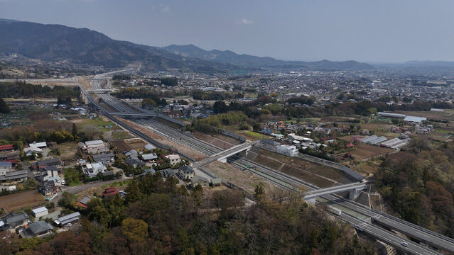 新東名高速道路と秦野の町 - 神奈川県秦野市,日本