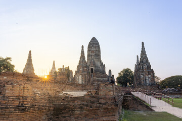 Obraz premium Majestic ancient temple ruin wat phra si province peaceful sunrise historical architecture stone stupa tranquil morning sunlight casting golden glow heritage landmark serene travel destination sky