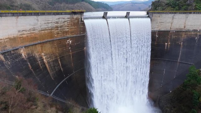 Spillways,Eume,River,Dam,Fragas do Eume Natural Park,Galicia,Spain,Embalse del Eume,Fragas,Coru&ntilde;a,Hydroelectric,Pontes,A Coru&ntilde;a,wall,landscape,nature,Sesin River,electricity,energy,infrastructure,scen