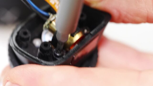 Repair process of electronic devices in a workshop setting