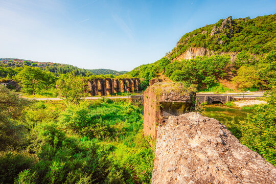 The ancient aqueduct that provided water to Nikopolis.