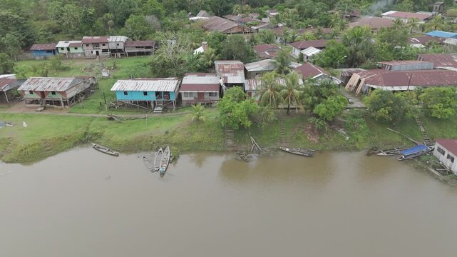 RIO AMAZONAS NAPO TIGRE LORETO PERU LAS AMAZONAS MUNICIPALIDAD COMUNIDAD ORILLAS